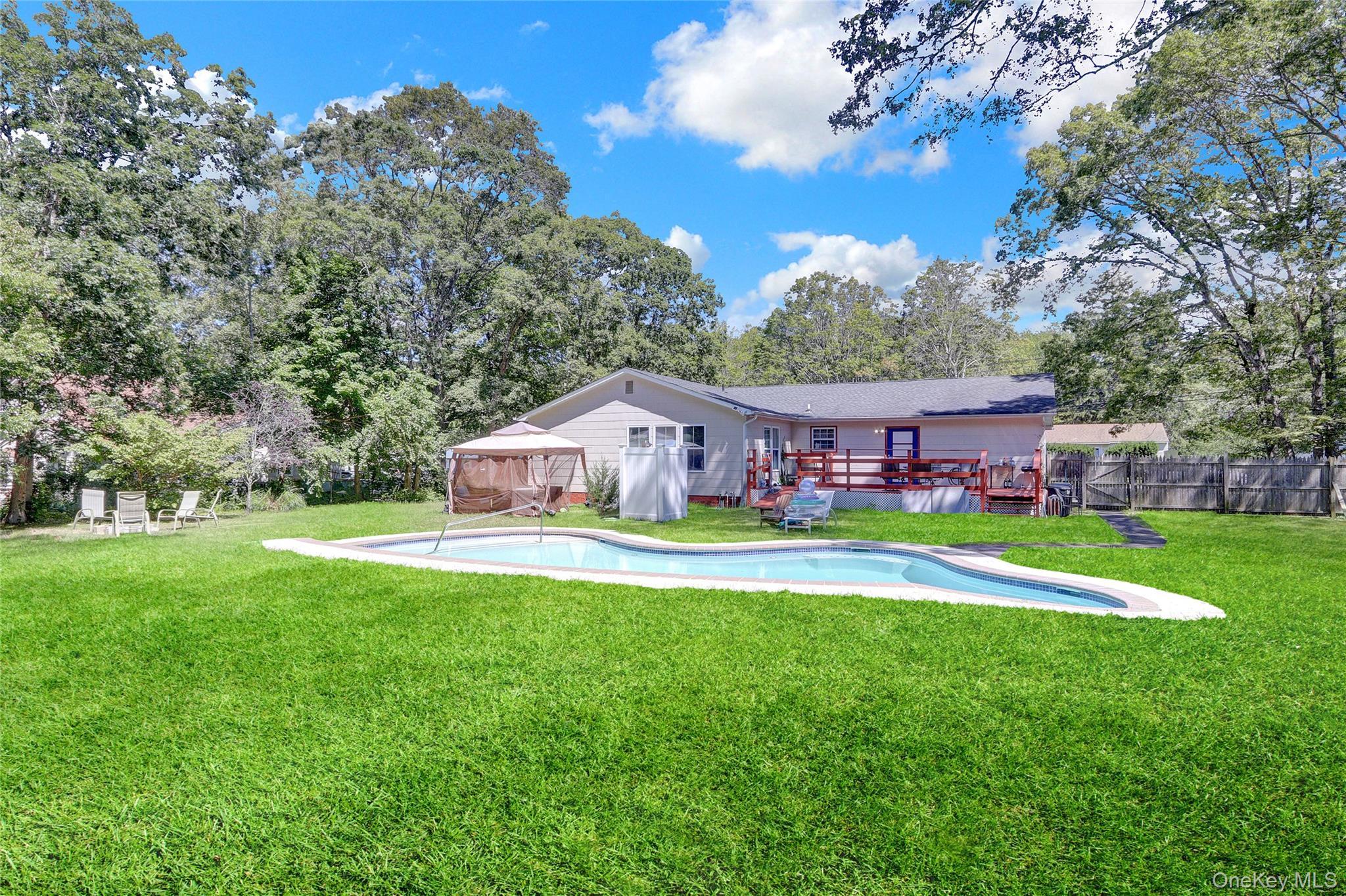 Single Family Grand Suffolk County, NY 11967, MLS-903307-20