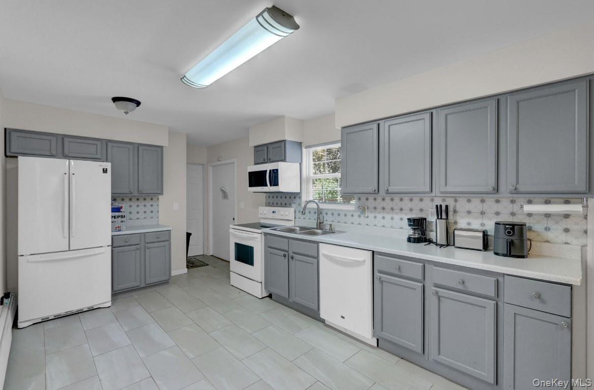 Single Family Grand Suffolk County, NY 11967, MLS-903307-5