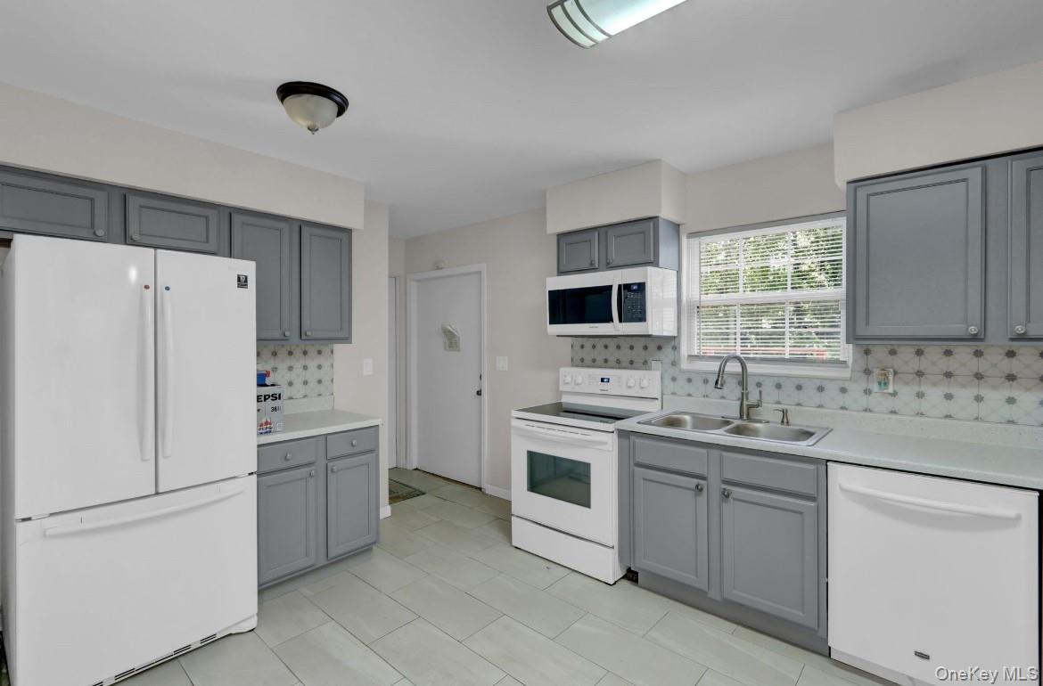 Single Family Grand Suffolk County, NY 11967, MLS-903307-6