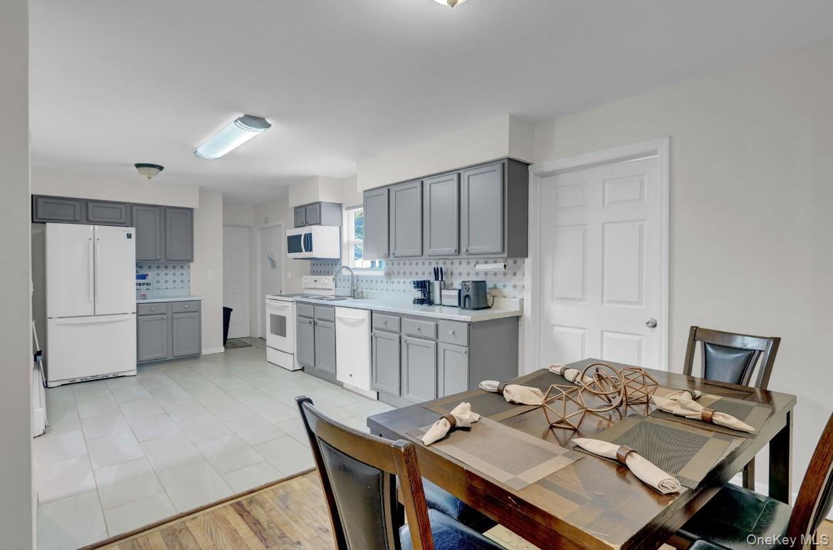 Single Family Grand Suffolk County, NY 11967, MLS-903307-9