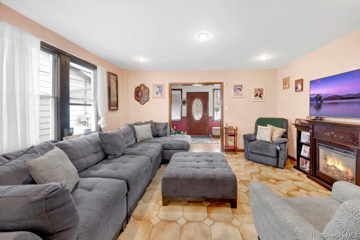 Single Family Radcliff  Bronx, NY 10462, MLS-903309-16