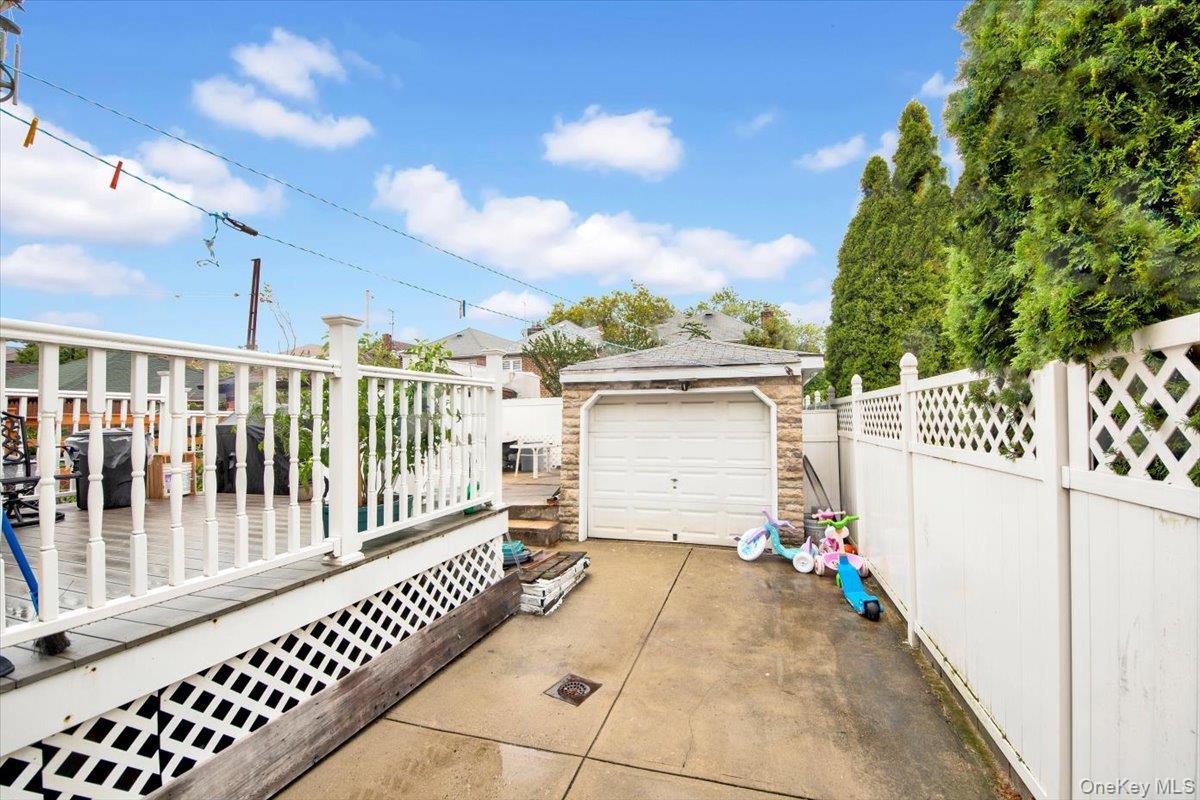 Single Family Radcliff  Bronx, NY 10462, MLS-903309-3