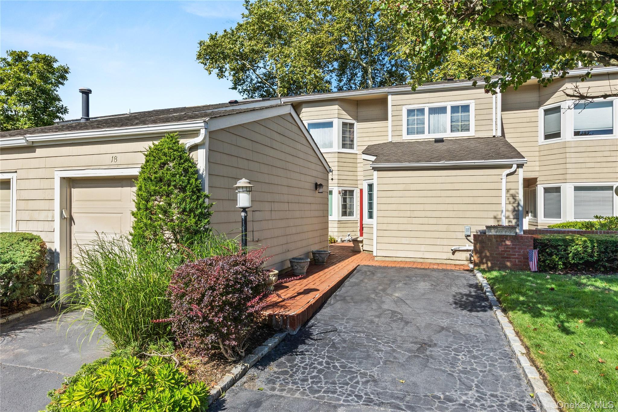 Condo in Islip - Lakeside  Suffolk County, NY 11706