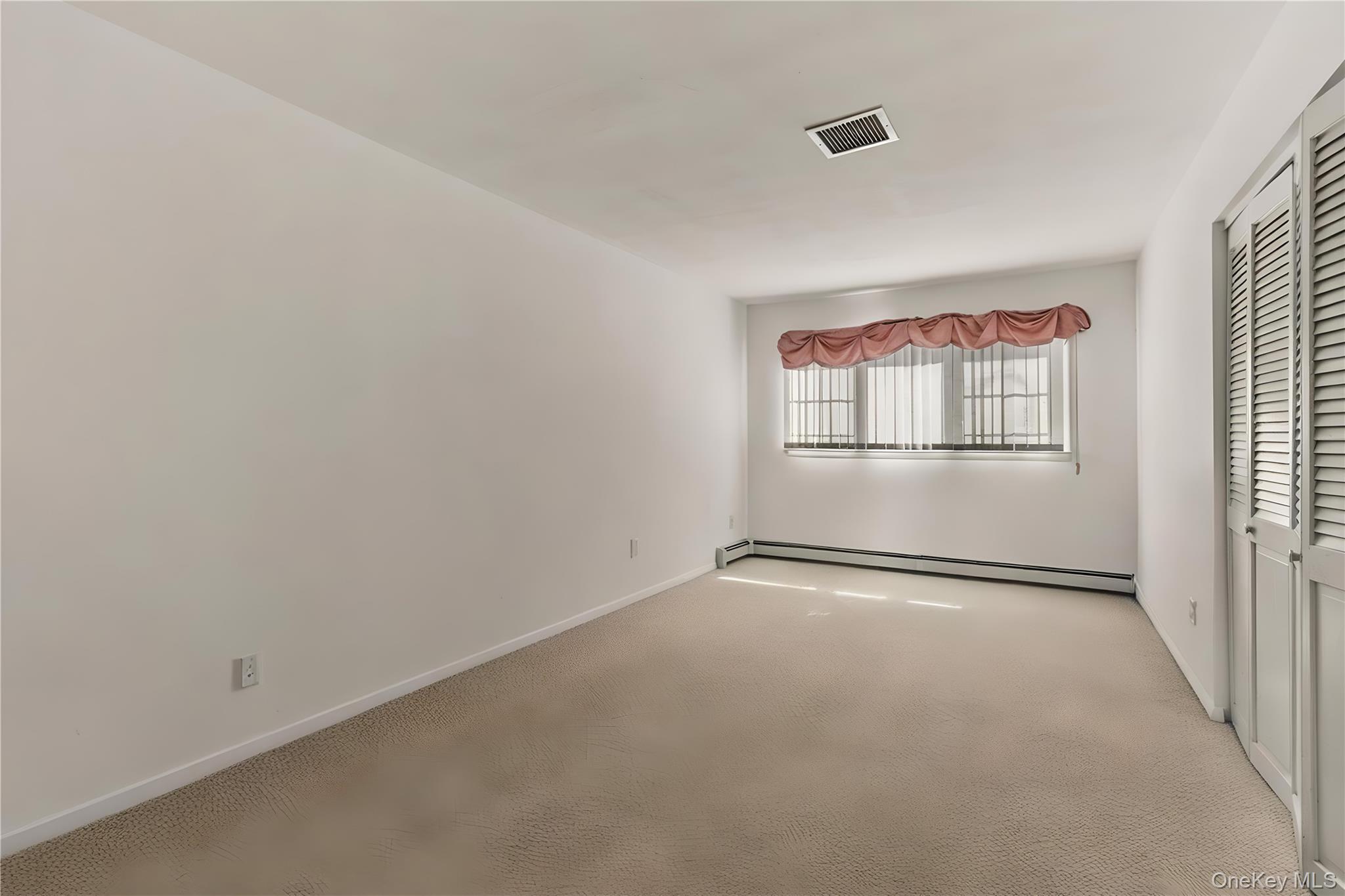 Condo Lakeside  Suffolk County, NY 11706, MLS-903413-12