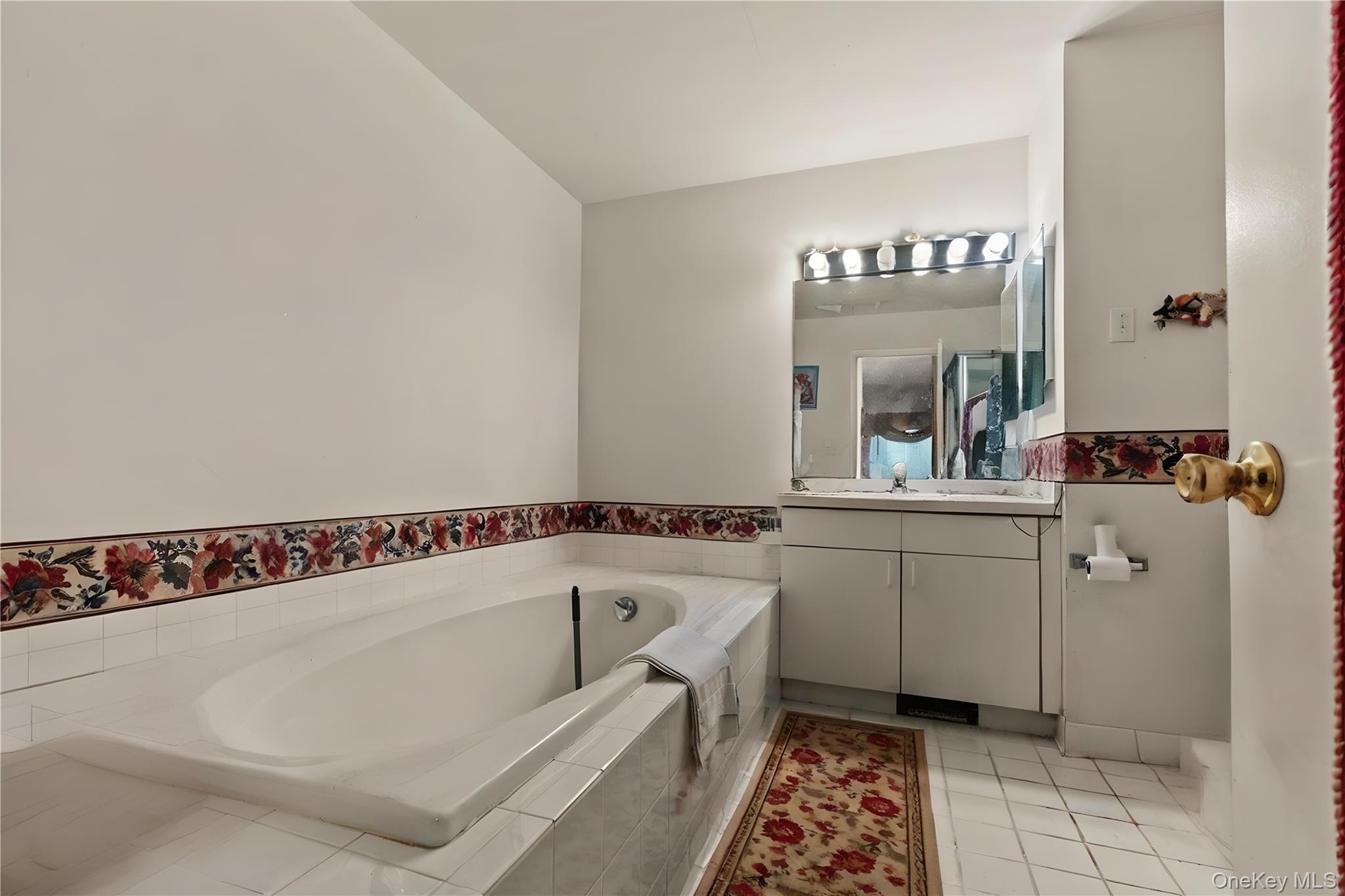 Condo Lakeside  Suffolk County, NY 11706, MLS-903413-13