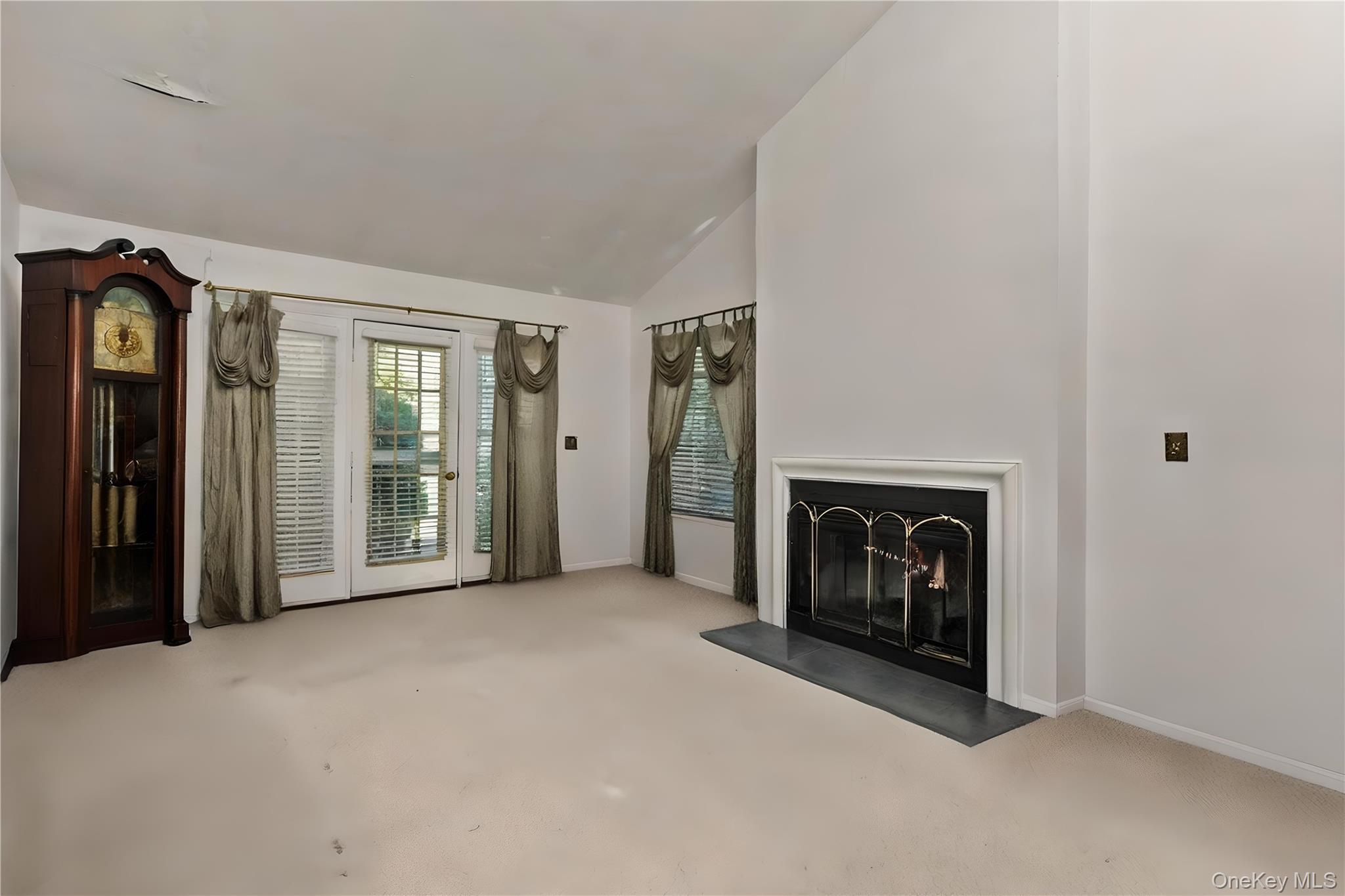 Condo Lakeside  Suffolk County, NY 11706, MLS-903413-3