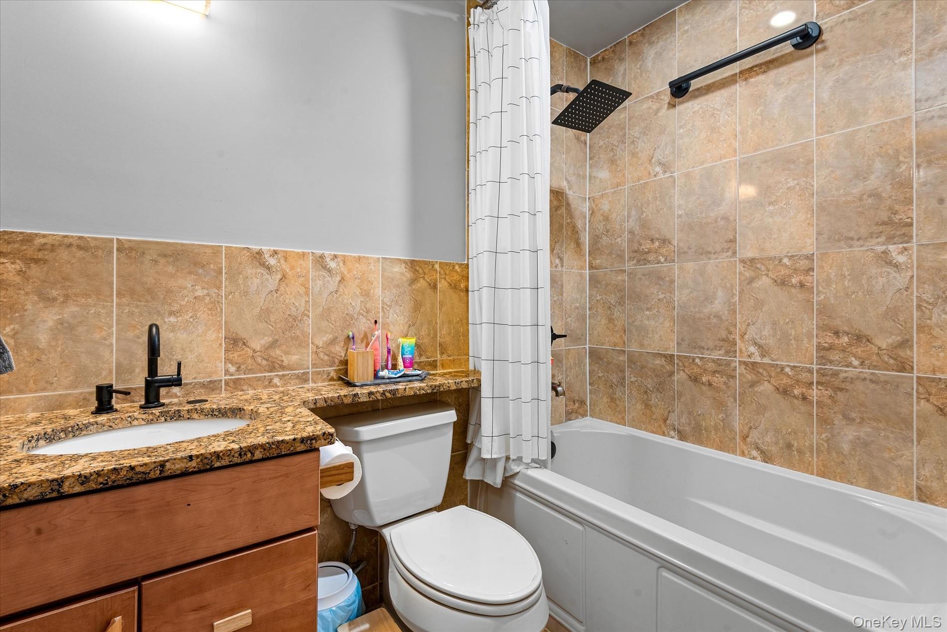 Condo Shore Front  Queens, NY 11694, MLS-903456-22