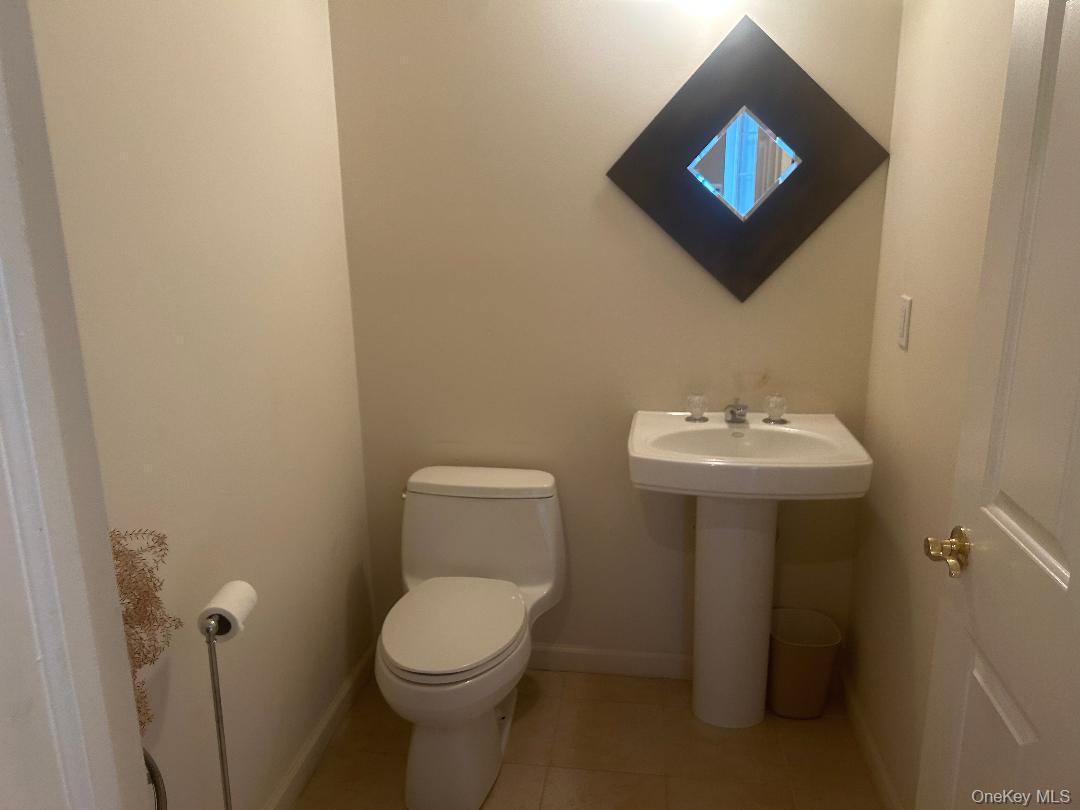 Condo Florencia  Suffolk County, NY 11747, MLS-903469-12
