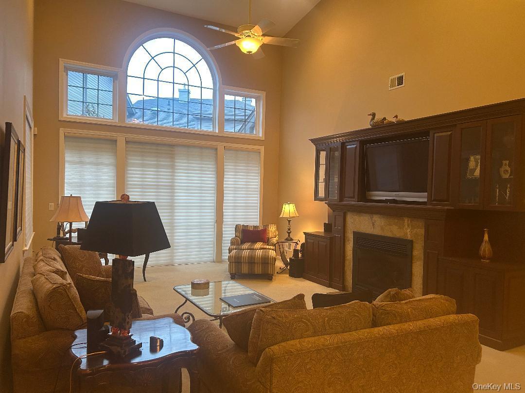 Condo Florencia  Suffolk County, NY 11747, MLS-903469-2