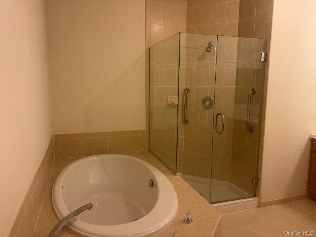 Condo Florencia  Suffolk County, NY 11747, MLS-903469-7