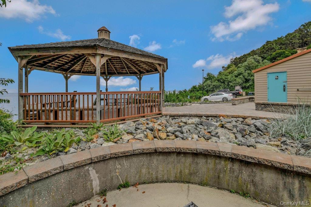 Single Family Center  Suffolk County, NY 11901, MLS-903478-10