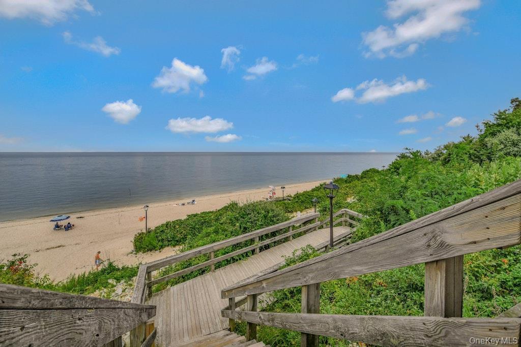 Single Family Center  Suffolk County, NY 11901, MLS-903478-11