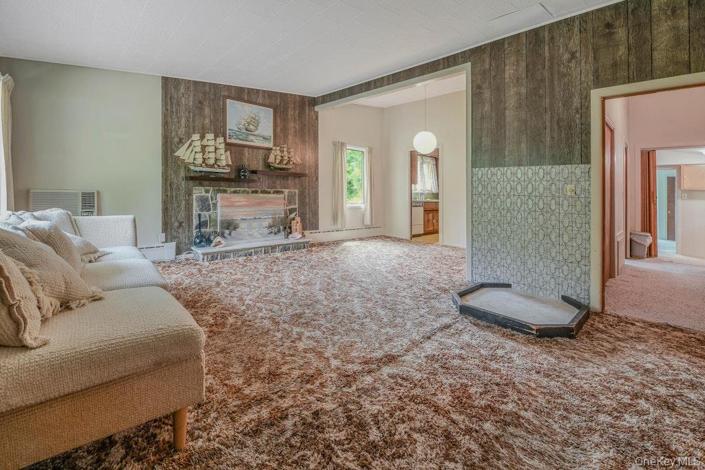 Single Family Center  Suffolk County, NY 11901, MLS-903478-12