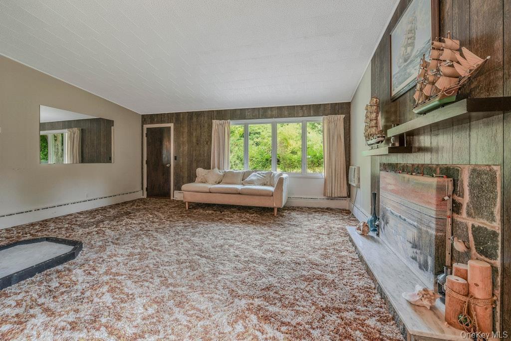 Single Family Center  Suffolk County, NY 11901, MLS-903478-13