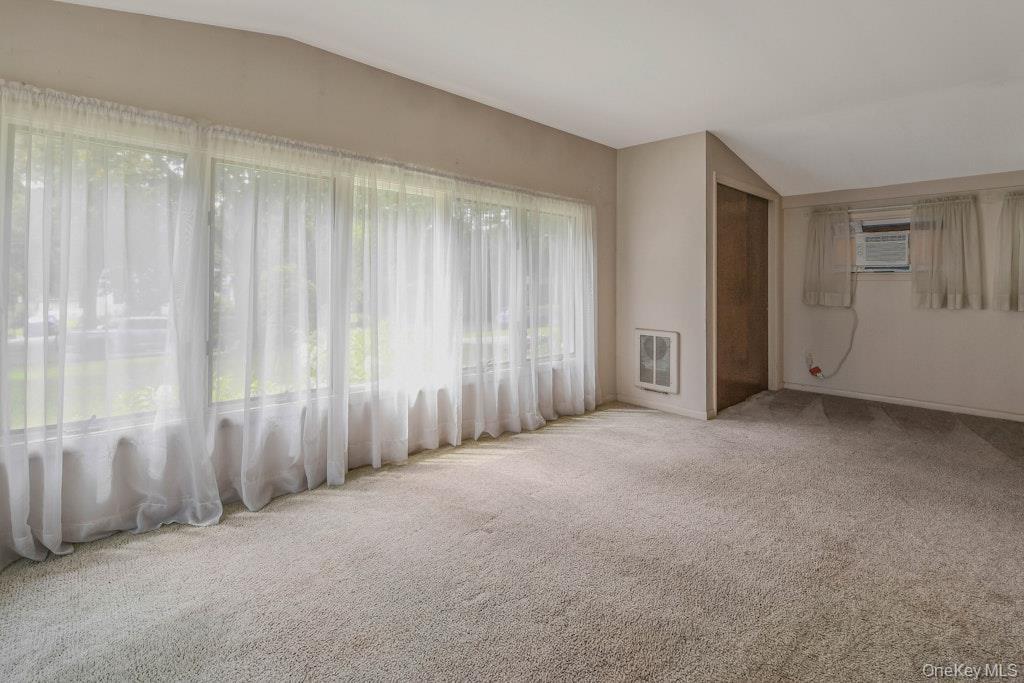 Single Family Center  Suffolk County, NY 11901, MLS-903478-18