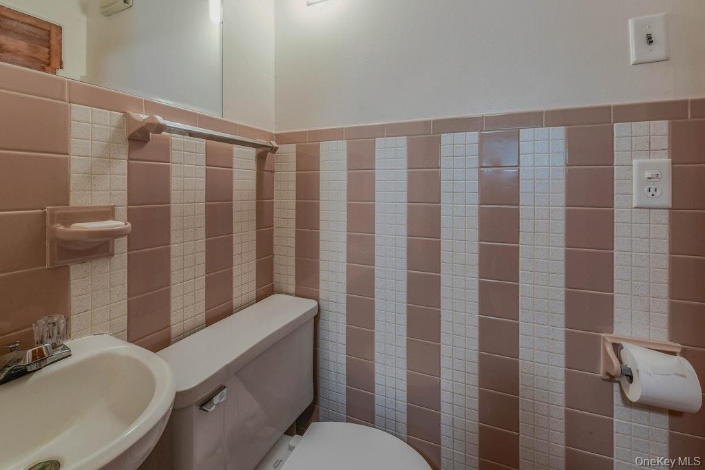 Single Family Center  Suffolk County, NY 11901, MLS-903478-19