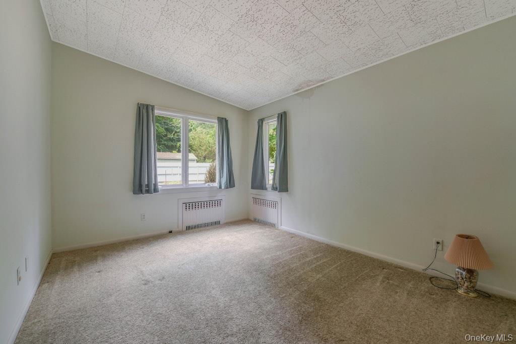 Single Family Center  Suffolk County, NY 11901, MLS-903478-20