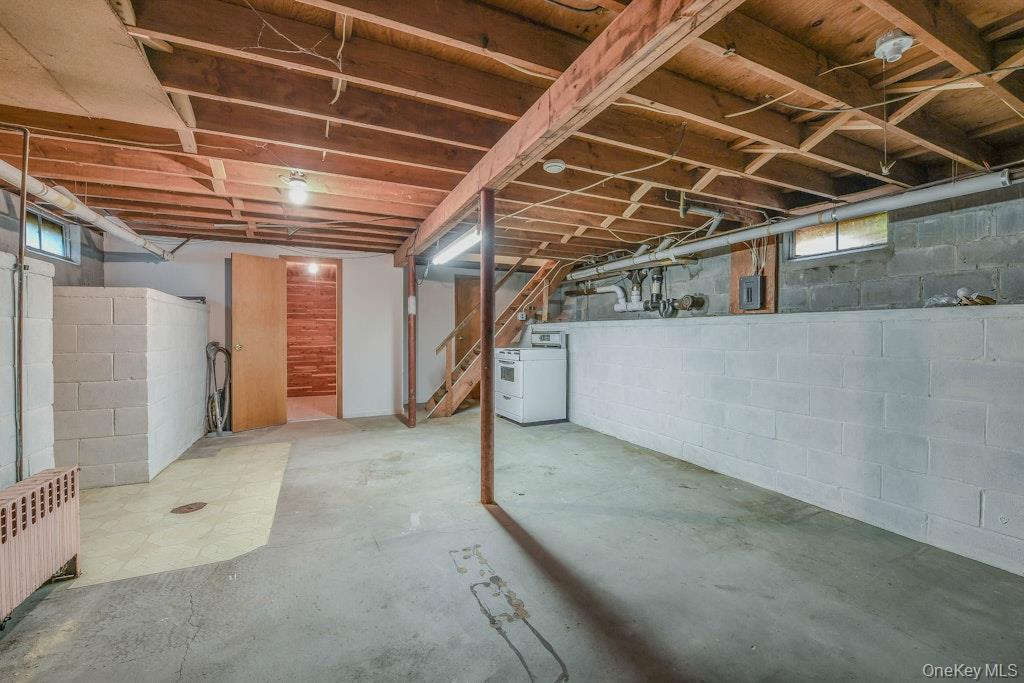 Single Family Center  Suffolk County, NY 11901, MLS-903478-25