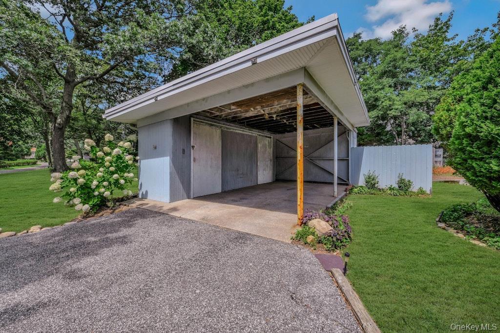 Single Family Center  Suffolk County, NY 11901, MLS-903478-7