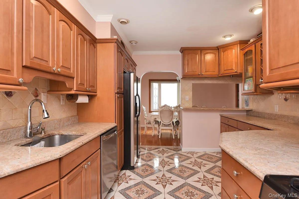 Single Family 67 Queens, NY 11375, MLS-903488-8