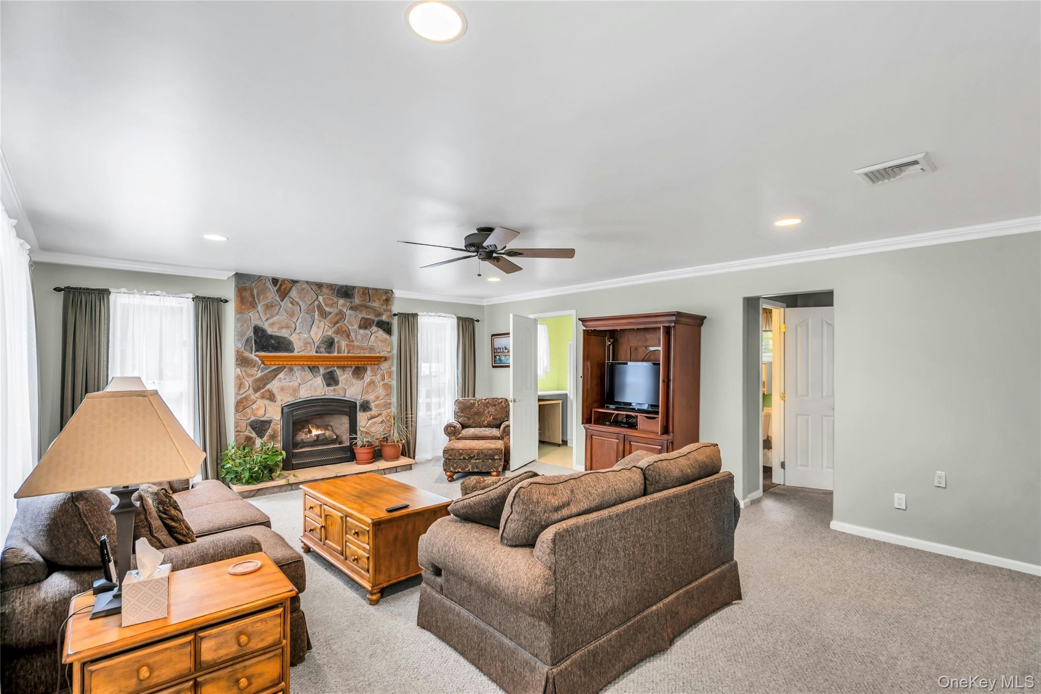 Single Family Rhoda Suffolk County, NY 11787, MLS-903535-4