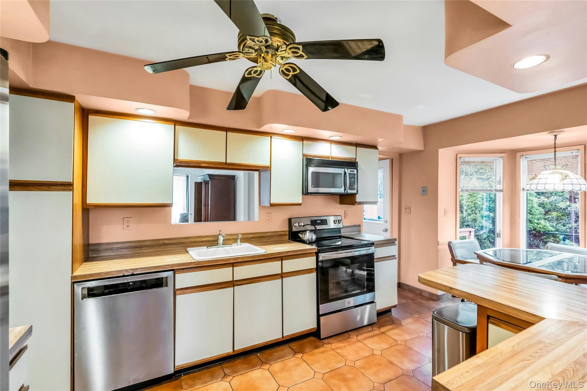 Single Family Rhoda Suffolk County, NY 11787, MLS-903535-8