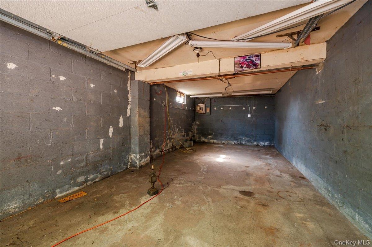 Single Family Hampton Westchester County, NY 10607, MLS-903550-22