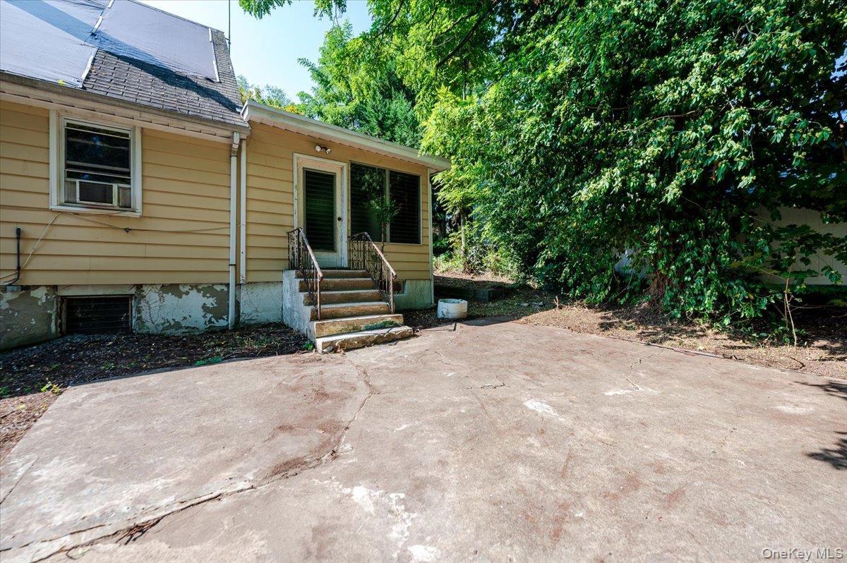 Single Family Hampton Westchester County, NY 10607, MLS-903550-24