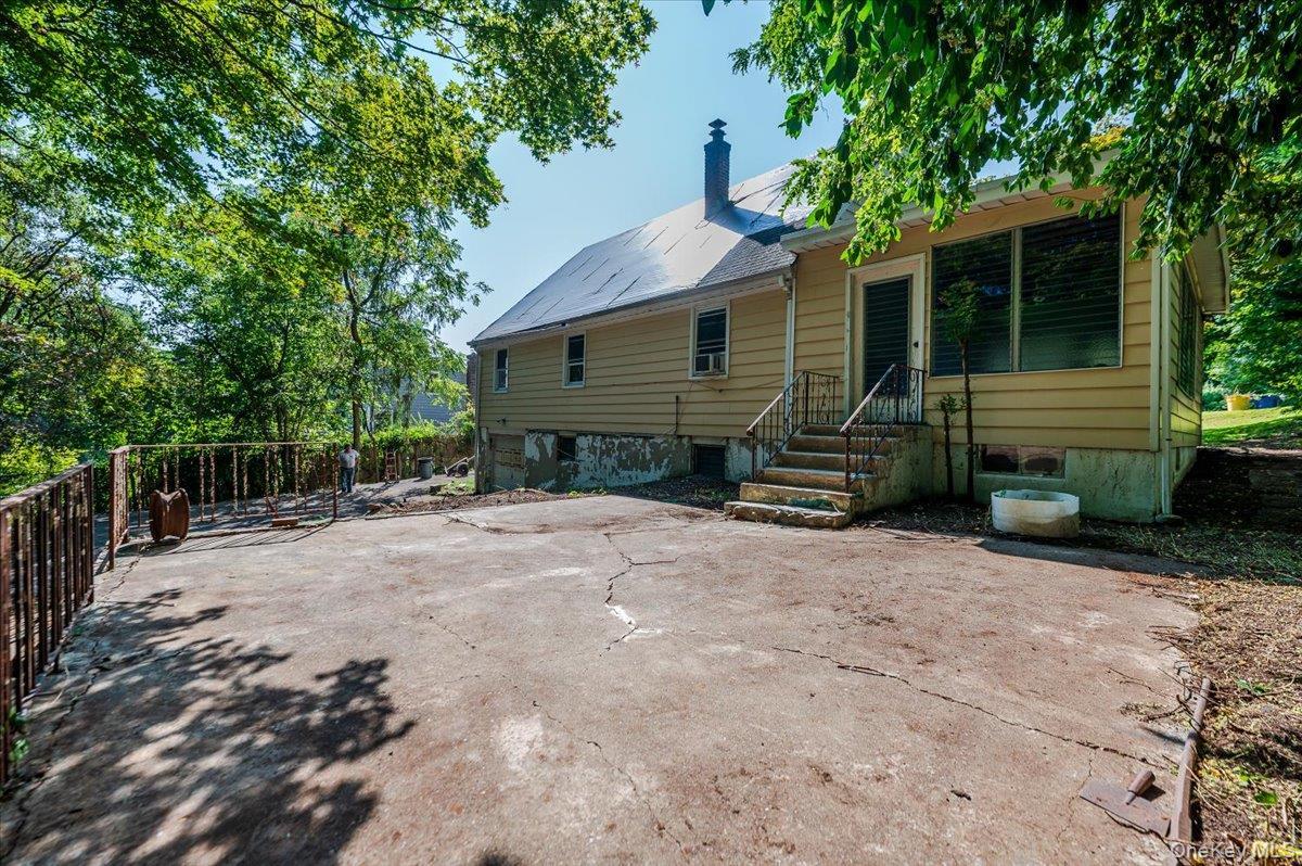 Single Family Hampton Westchester County, NY 10607, MLS-903550-25