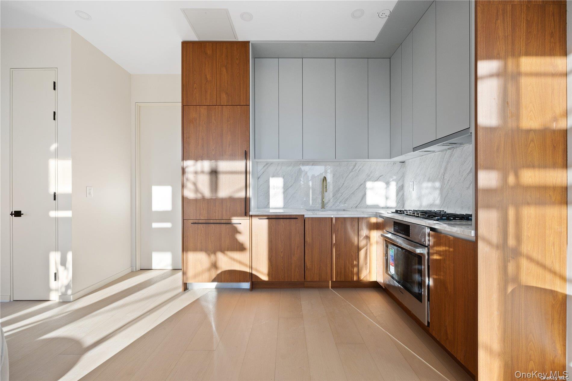 Condo 21st  Queens, NY 11106, MLS-903593-4