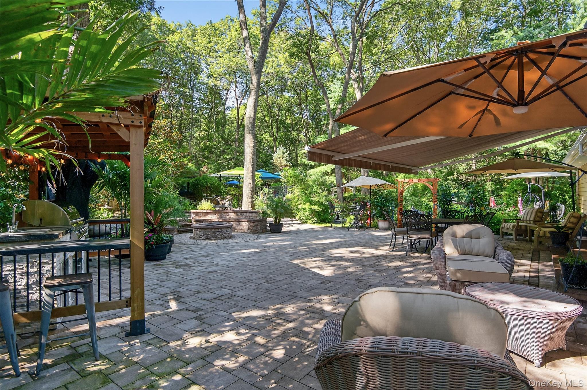 Single Family Roundtree  Suffolk County, NY 11747, MLS-903641-28