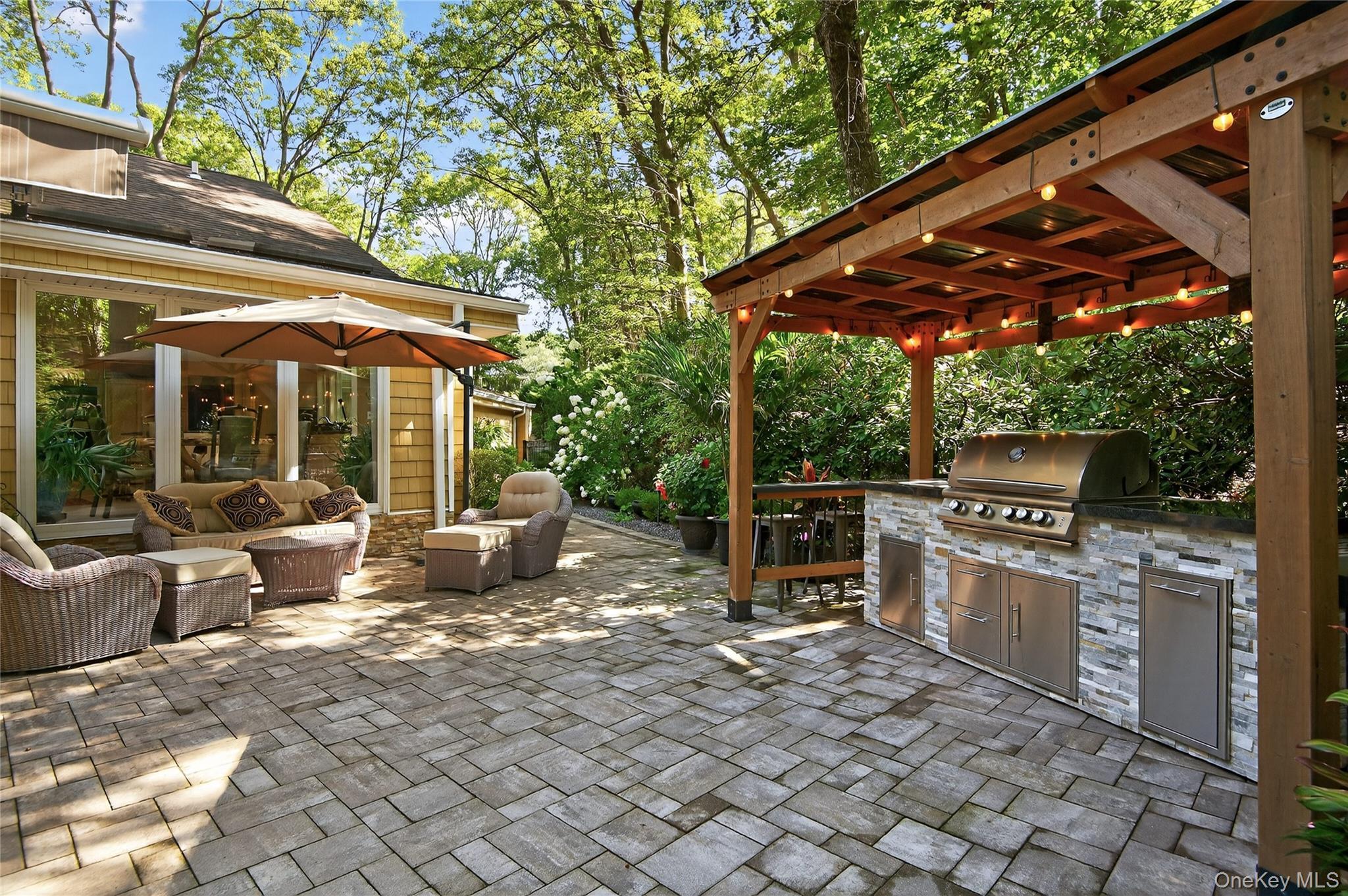 Single Family Roundtree  Suffolk County, NY 11747, MLS-903641-29