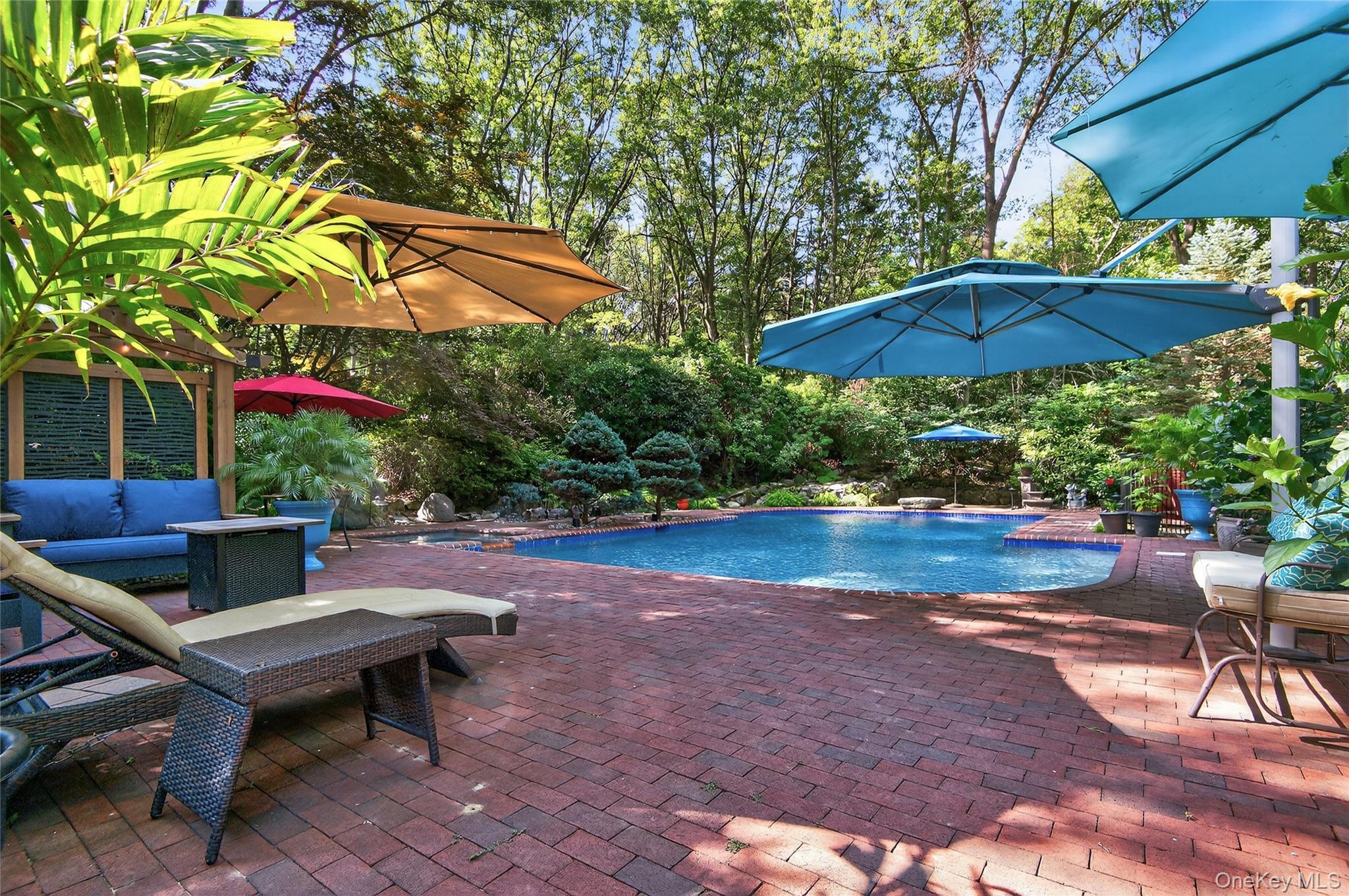 Single Family Roundtree  Suffolk County, NY 11747, MLS-903641-33