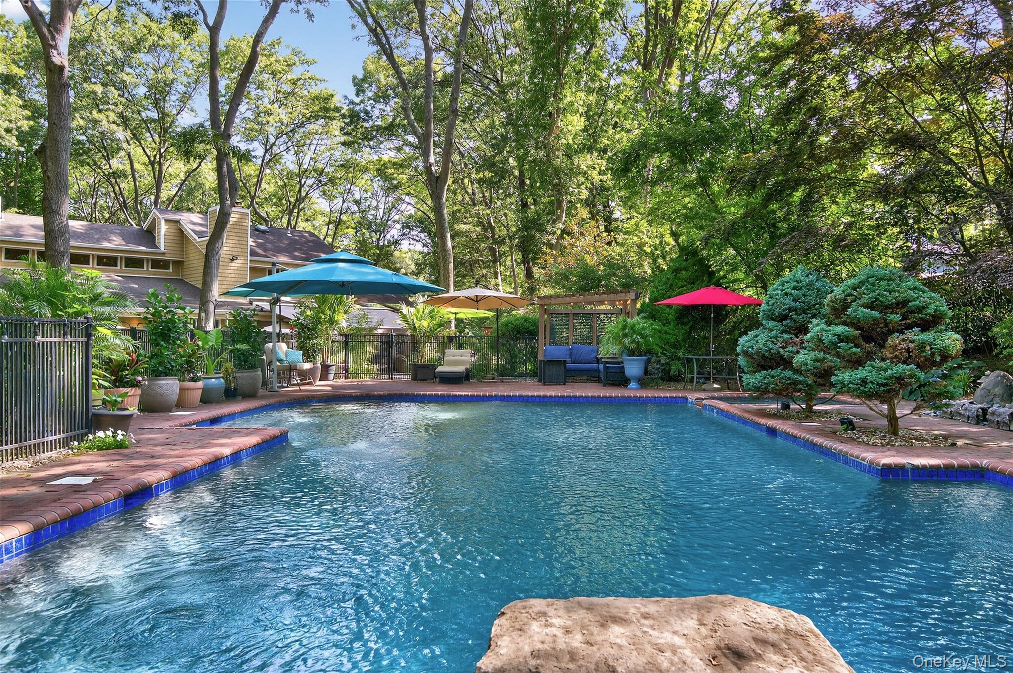 Single Family Roundtree  Suffolk County, NY 11747, MLS-903641-34