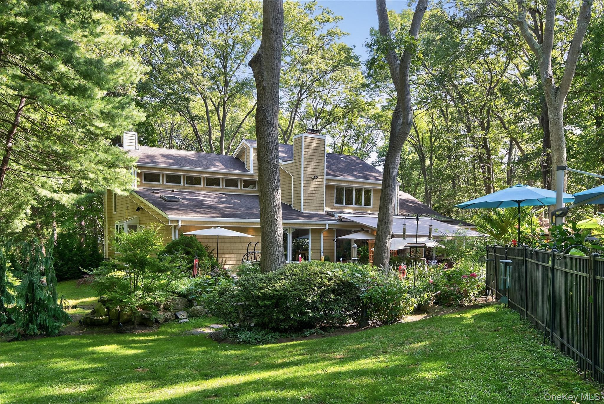 Single Family Roundtree  Suffolk County, NY 11747, MLS-903641-36