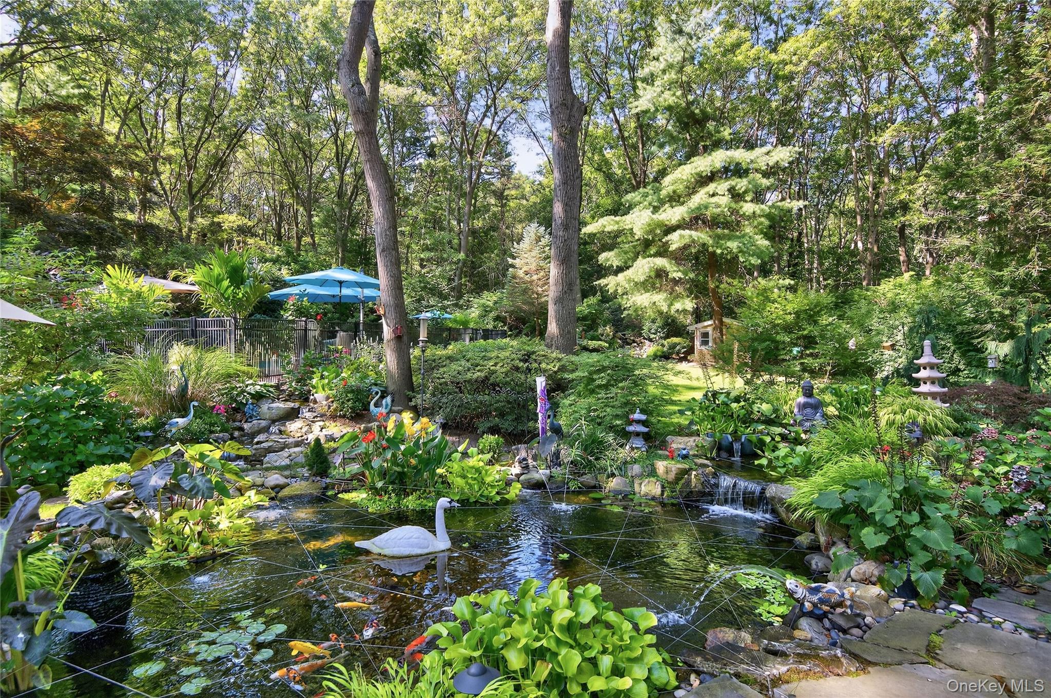 Single Family Roundtree  Suffolk County, NY 11747, MLS-903641-37