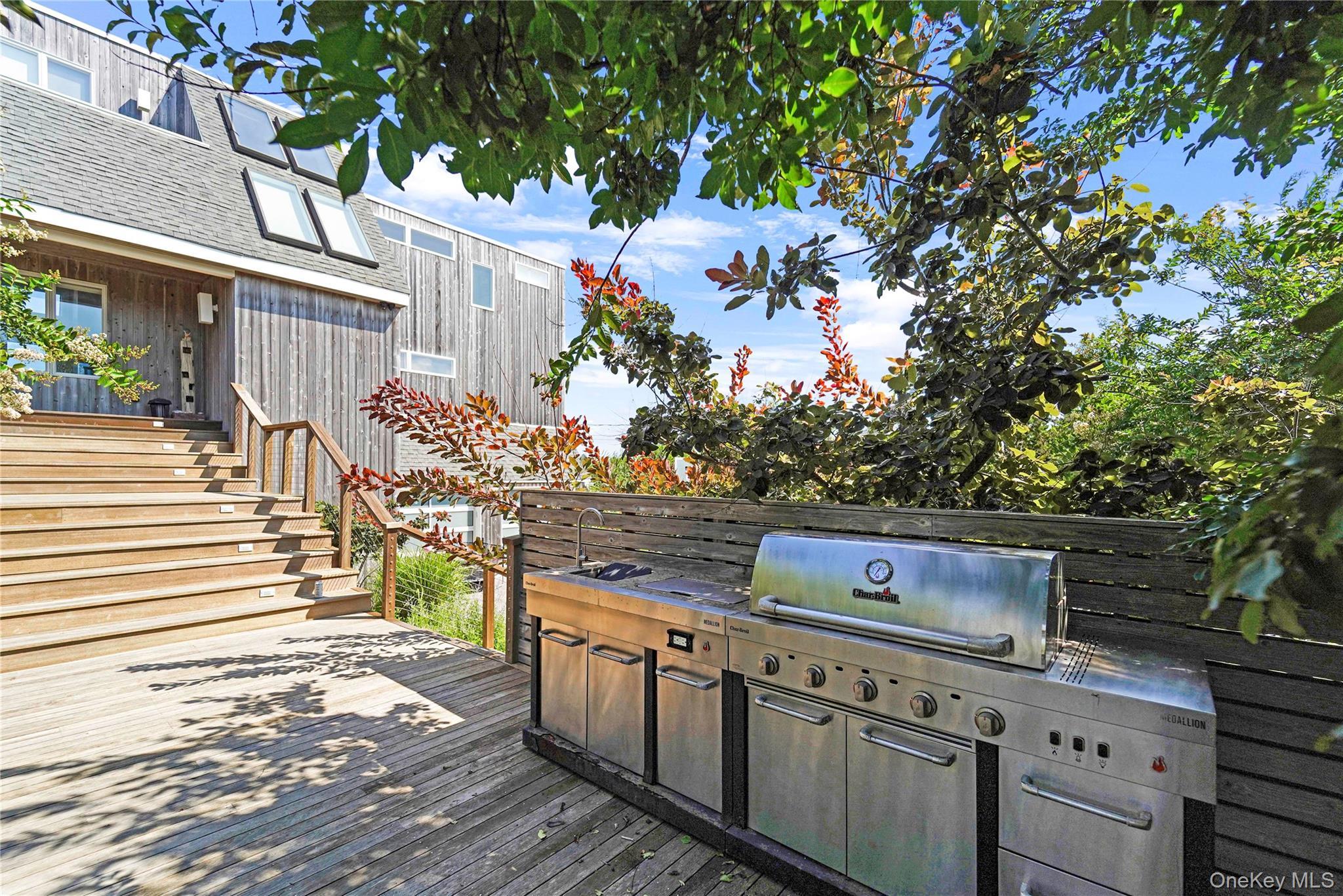 Single Family Dune Suffolk County, NY 11977, MLS-903642-11