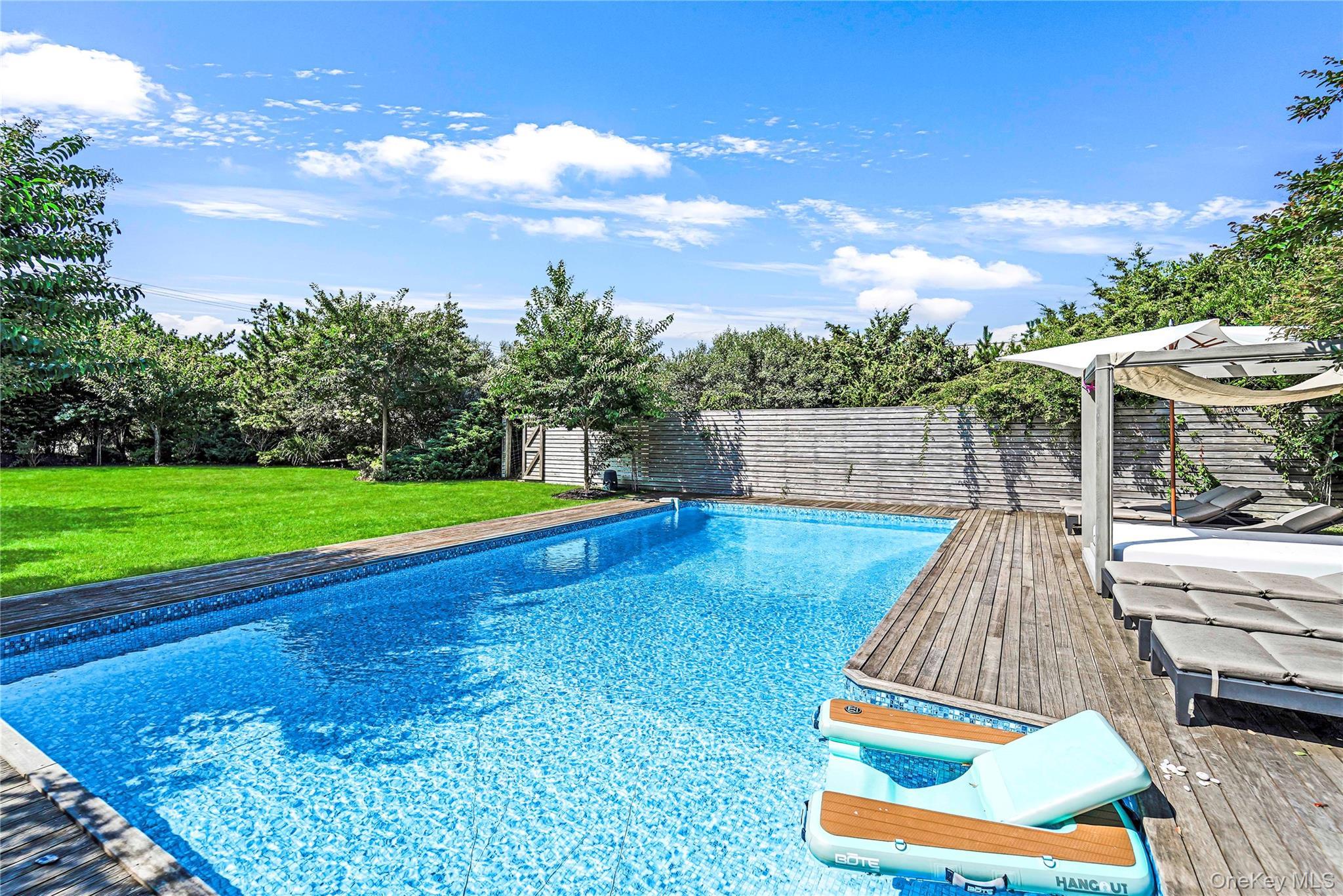 Single Family Dune Suffolk County, NY 11977, MLS-903642-25