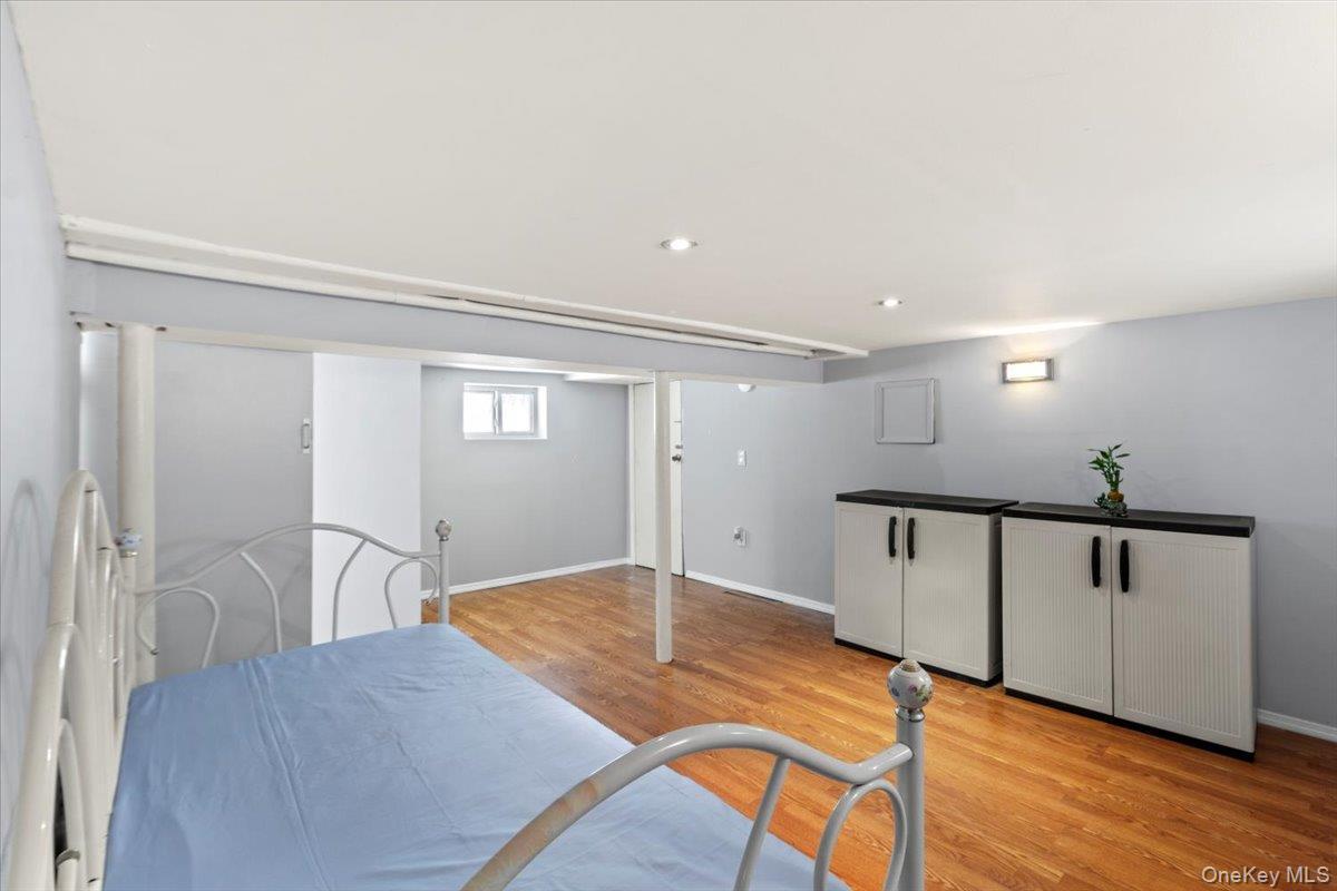 Single Family Mayda  Queens, NY 11422, MLS-903647-23