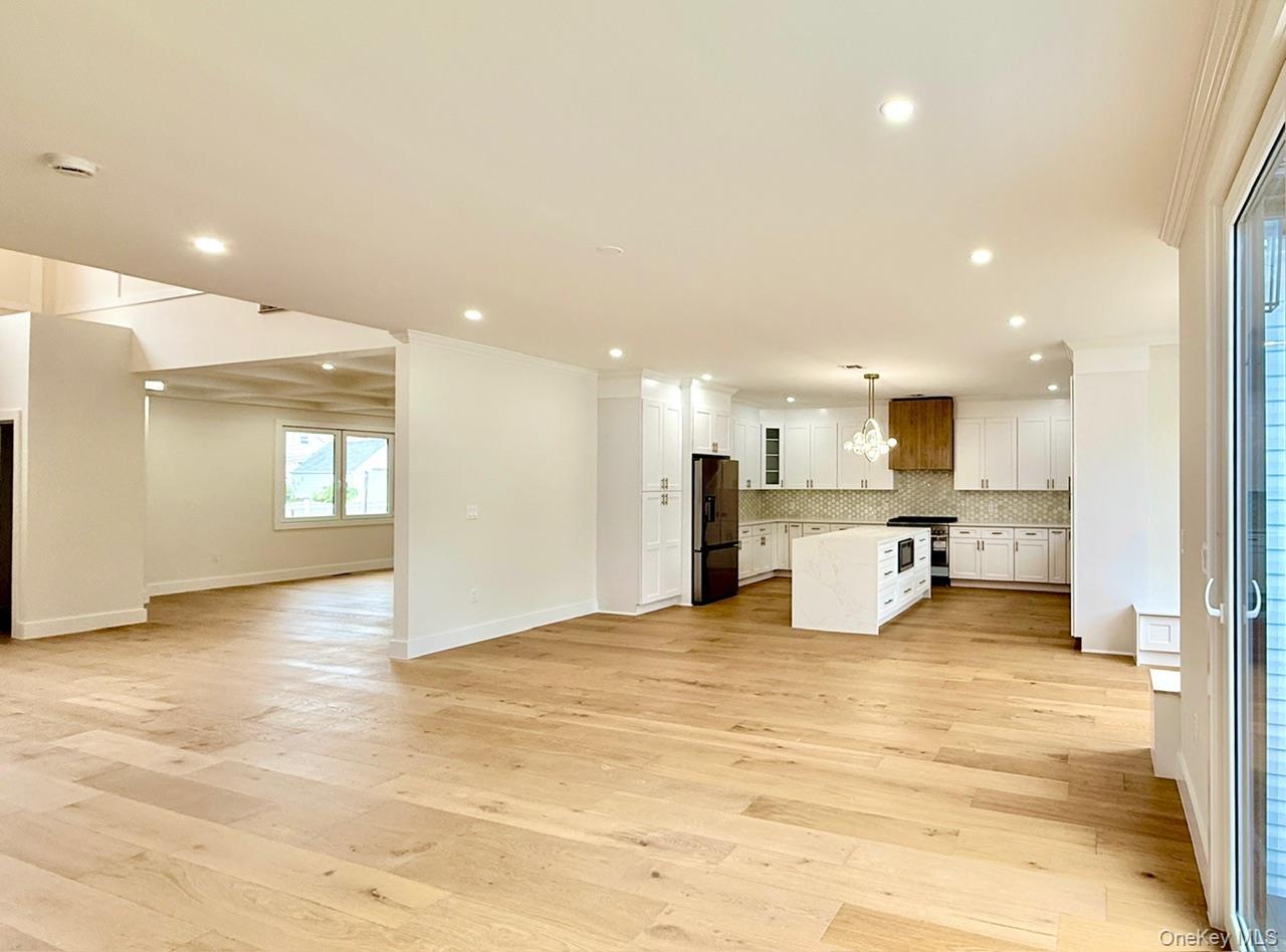 Single Family Periwinkle Nassau County, NY 11756, MLS-903658-10