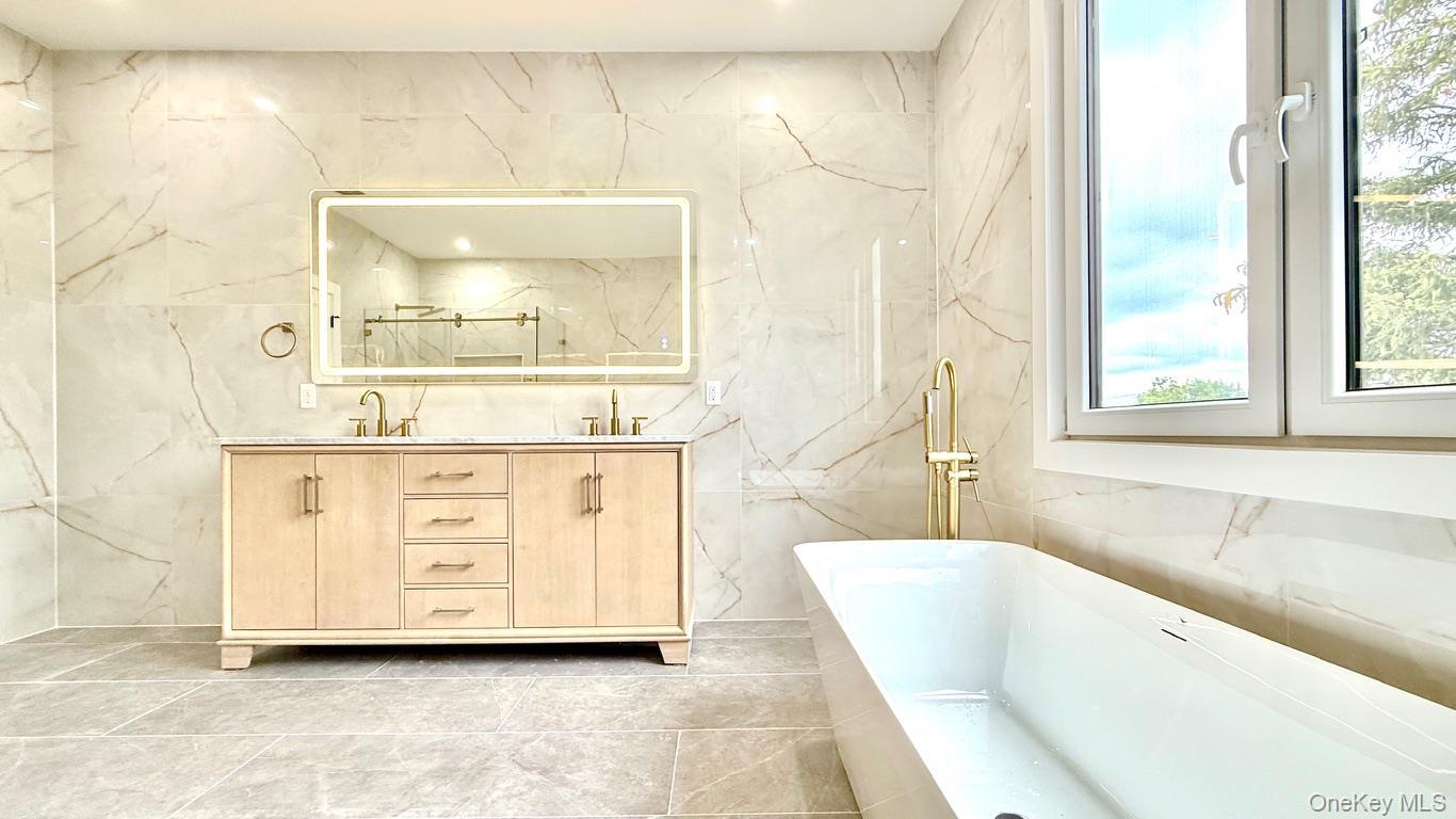 Single Family Periwinkle Nassau County, NY 11756, MLS-903658-24