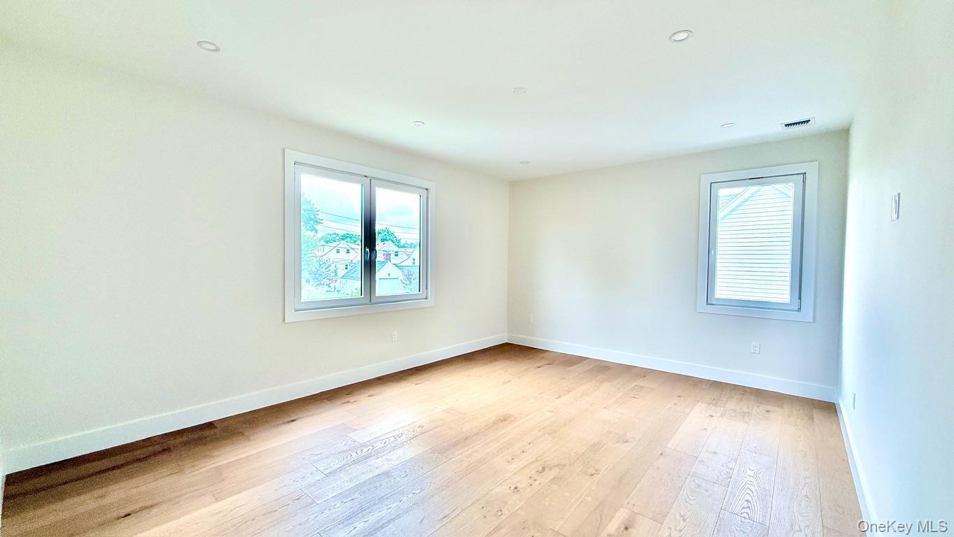 Single Family Periwinkle Nassau County, NY 11756, MLS-903658-25