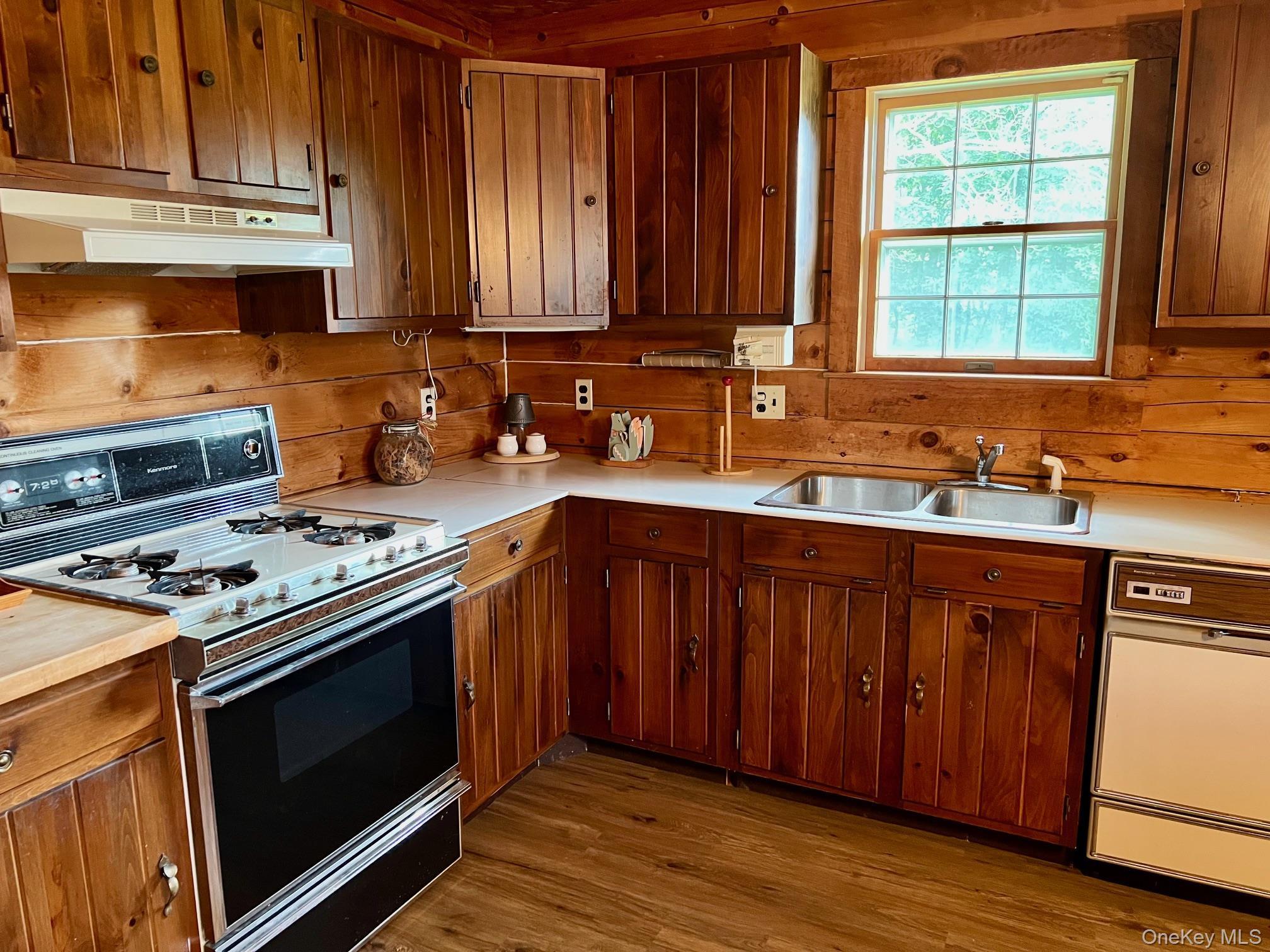 Single Family Willow Brook  Dutchess County, NY 12514, MLS-903759-10