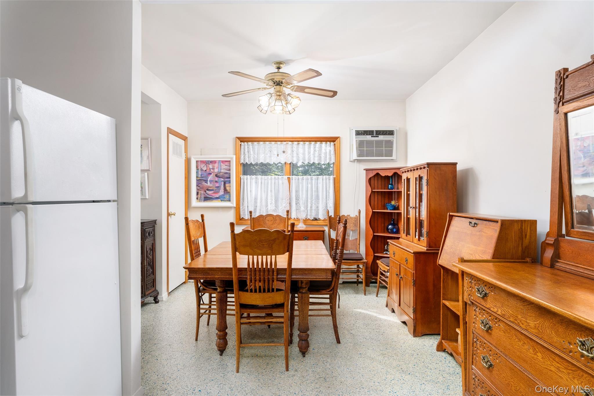 Single Family Hot Water  Suffolk County, NY 11949, MLS-903884-10