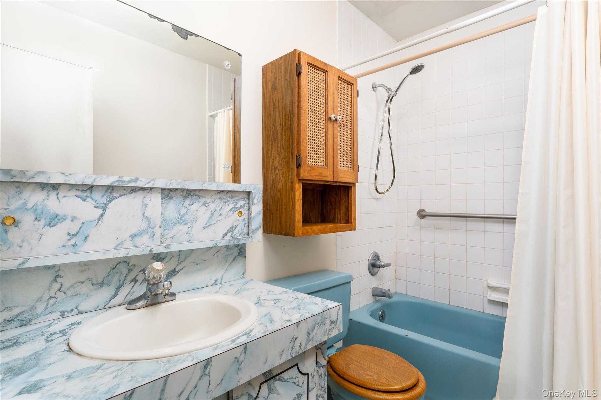 Single Family Hot Water  Suffolk County, NY 11949, MLS-903884-18