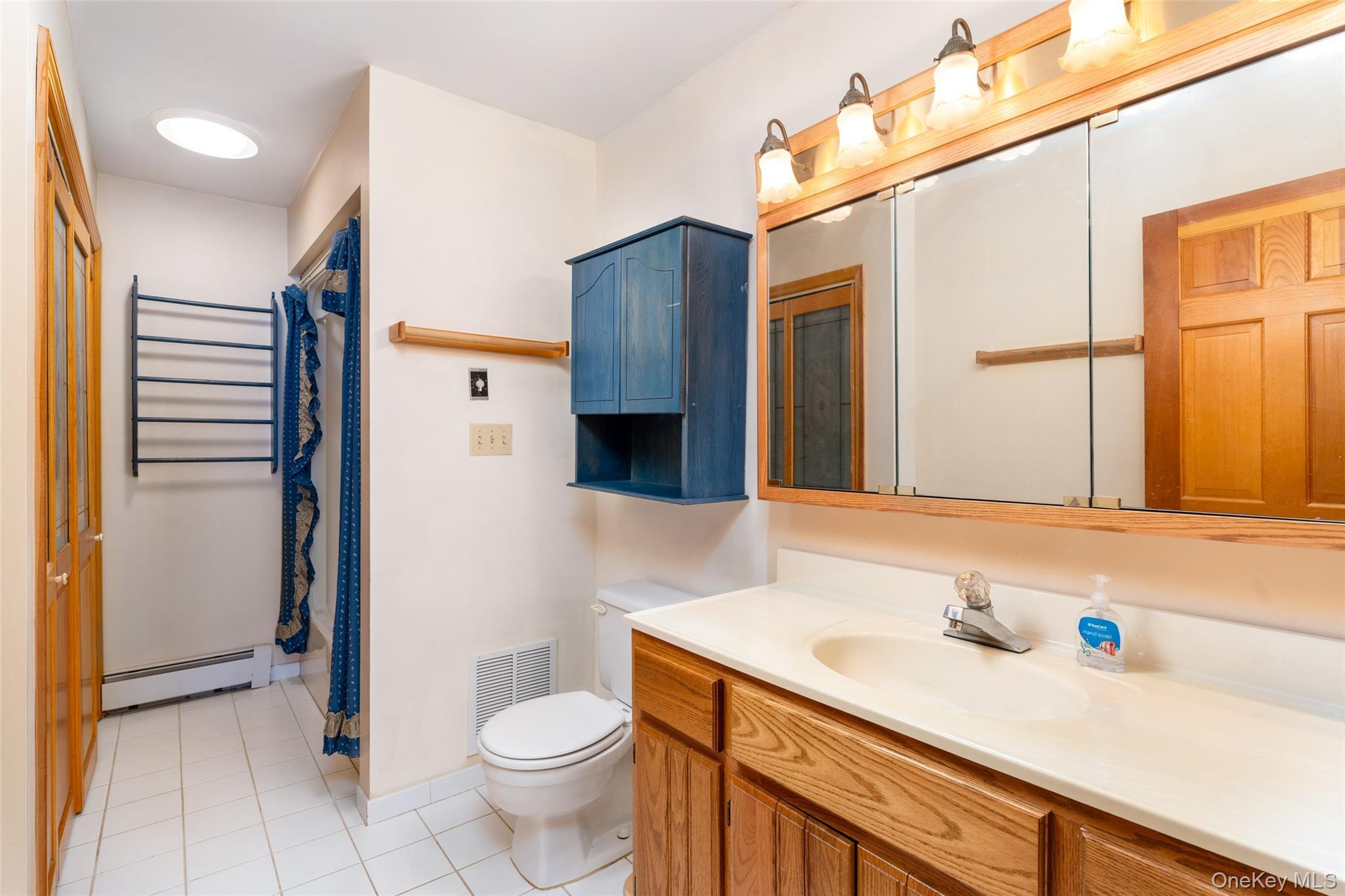 Single Family Hot Water  Suffolk County, NY 11949, MLS-903884-24