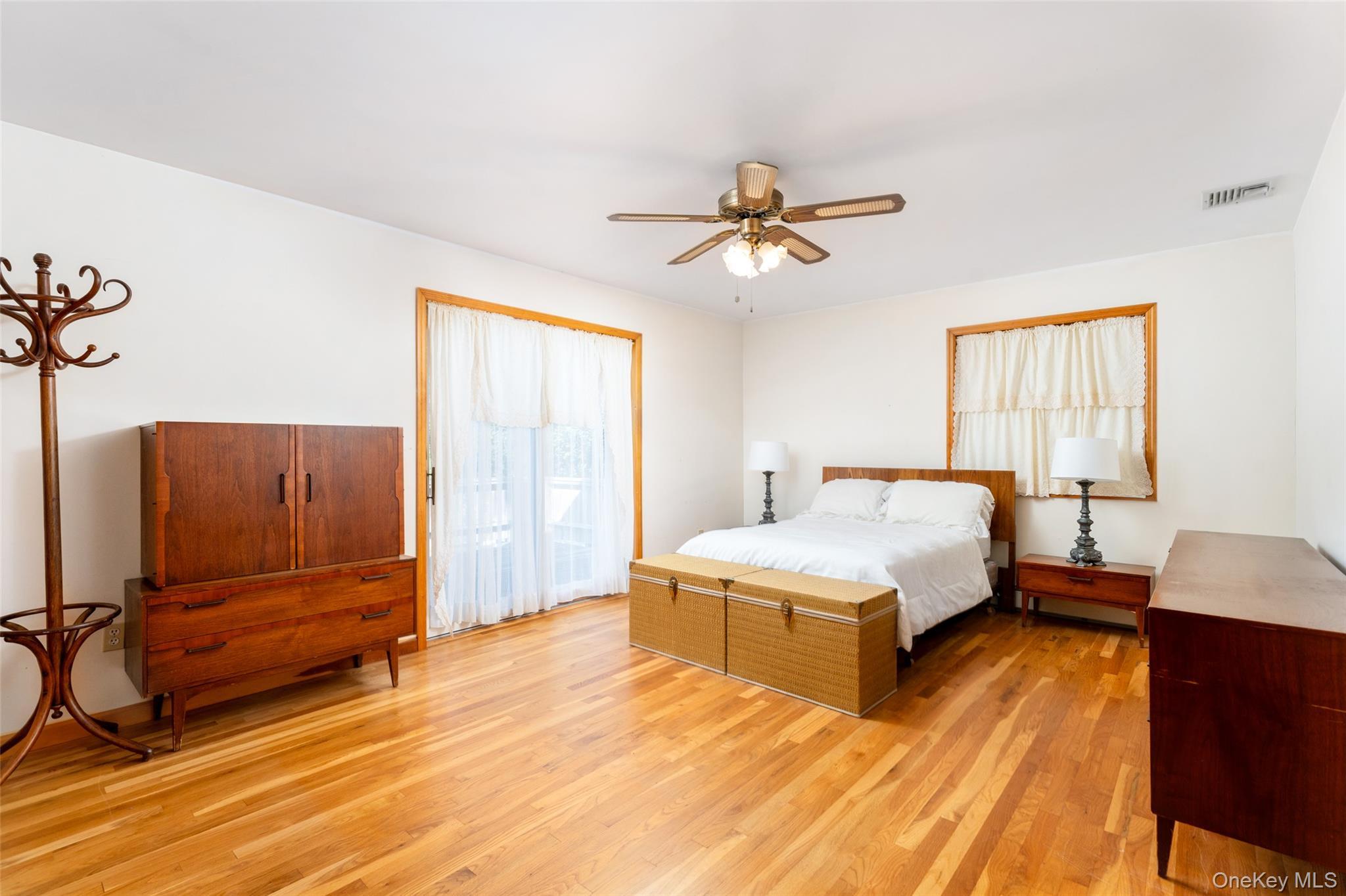 Single Family Hot Water  Suffolk County, NY 11949, MLS-903884-25