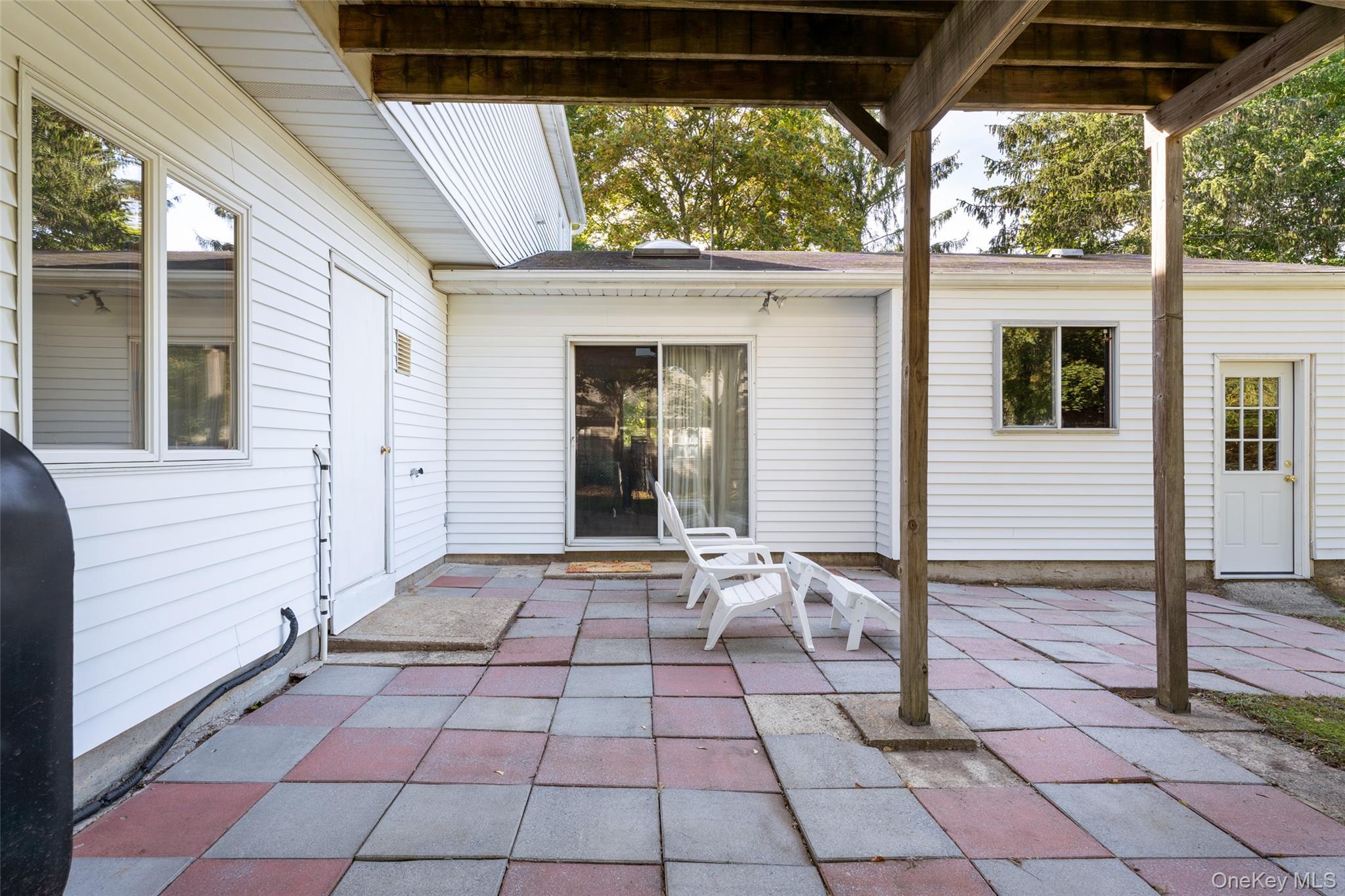 Single Family Hot Water  Suffolk County, NY 11949, MLS-903884-9