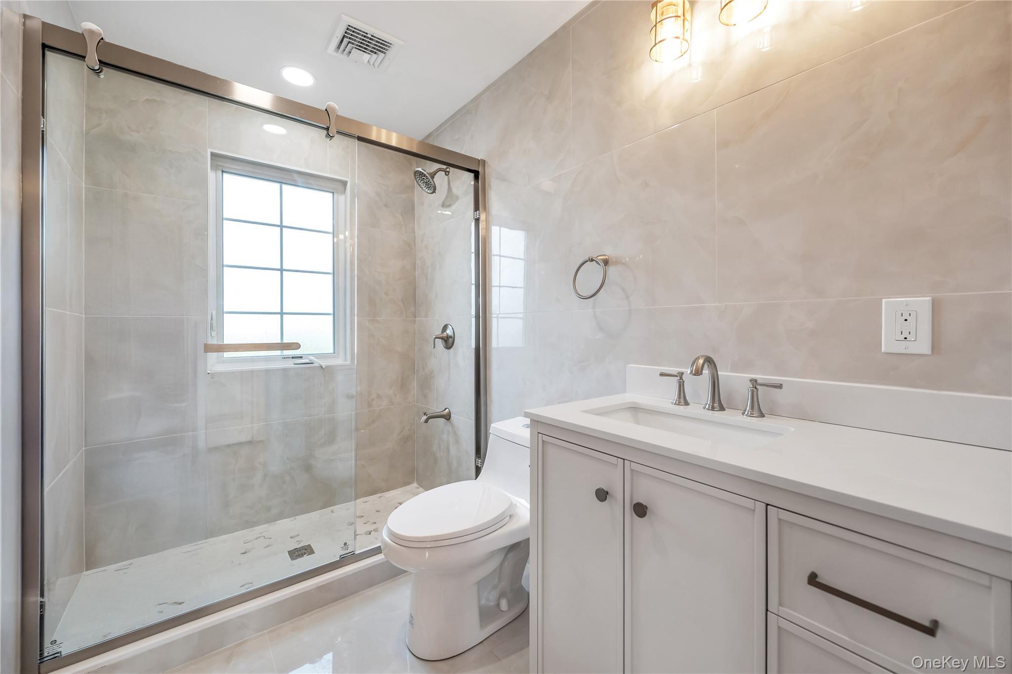 Single Family Cayuga Suffolk County, NY 11729, MLS-903905-10