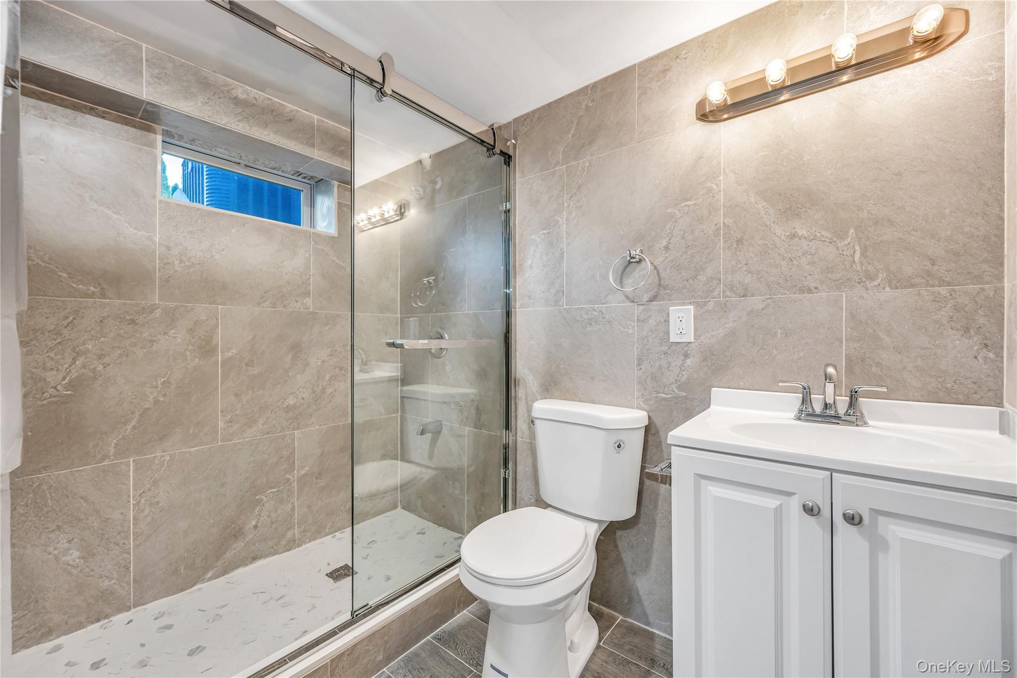 Single Family Cayuga Suffolk County, NY 11729, MLS-903905-13